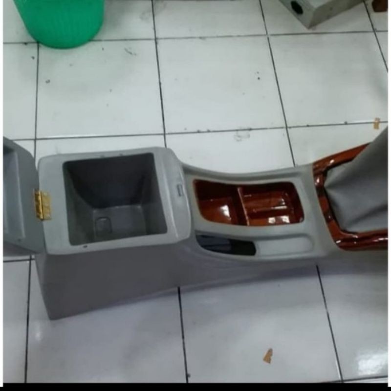 Real Picture consule box innova 2004 2015