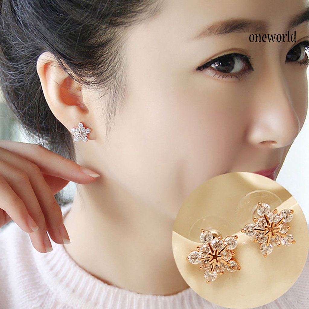 OW@ 1 Pair Earings Stud Delicate Elegant Snowflake Shaped Ear Studs for Party