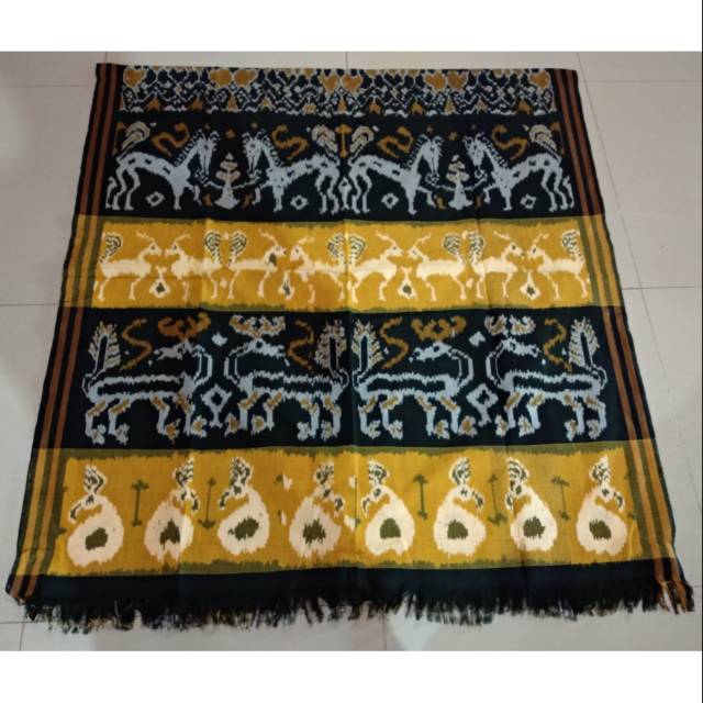 Tenun ikat motif sumba