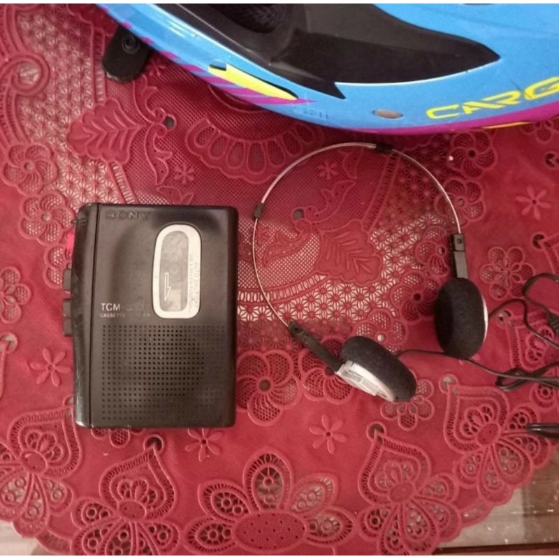 Walkman Sony TCM-333 dan Headphone Retro