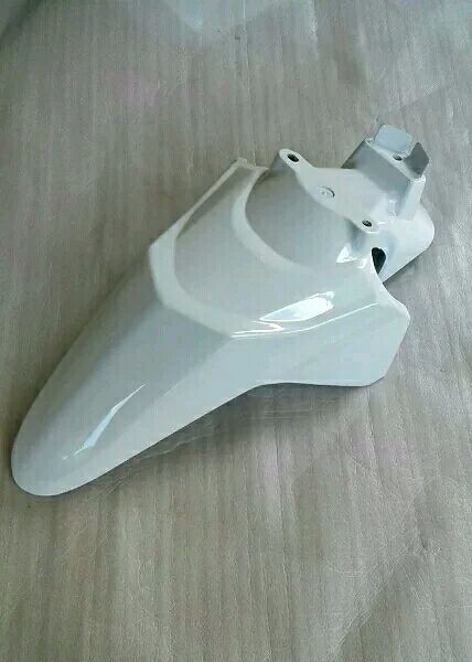 spakbor depan beat karbu putih/slebor  depan beat karbu putih/sepakbor  depan beat karbu putih