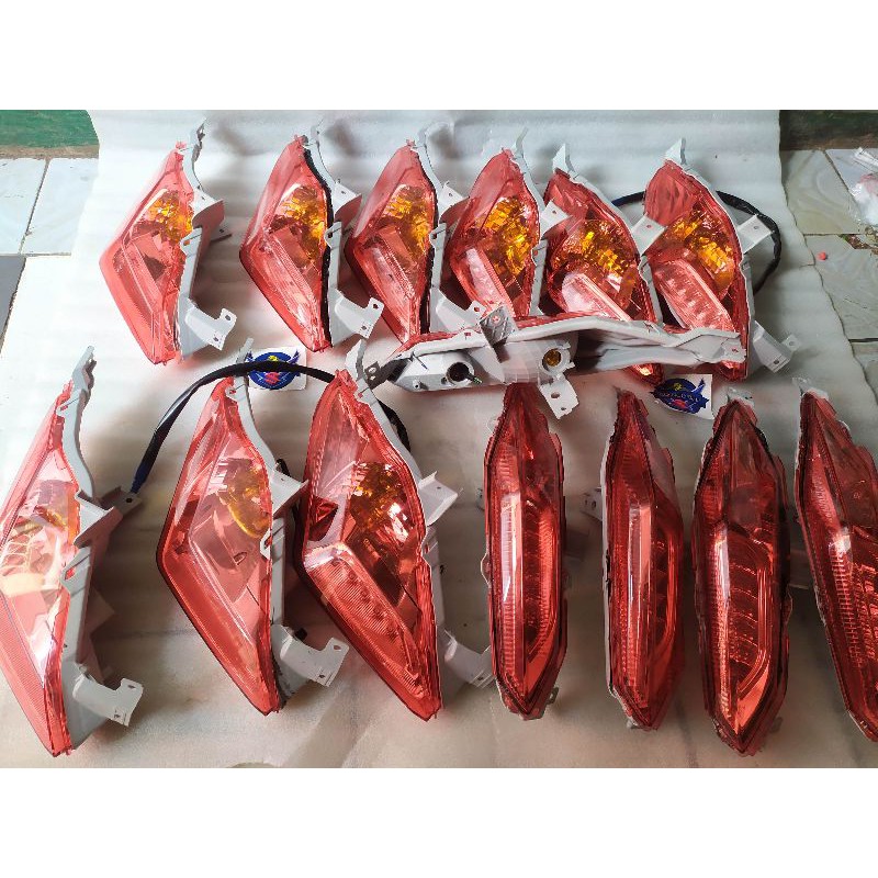 lampu belakang  kanan xmax 250 asli Yamaha