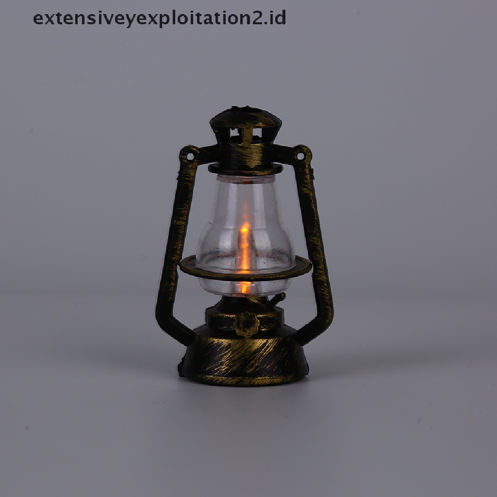 Miniatur Lampu Minyak Tanah Retro Warna Hitam Skala 1: 12 Untuk Rumah Boneka