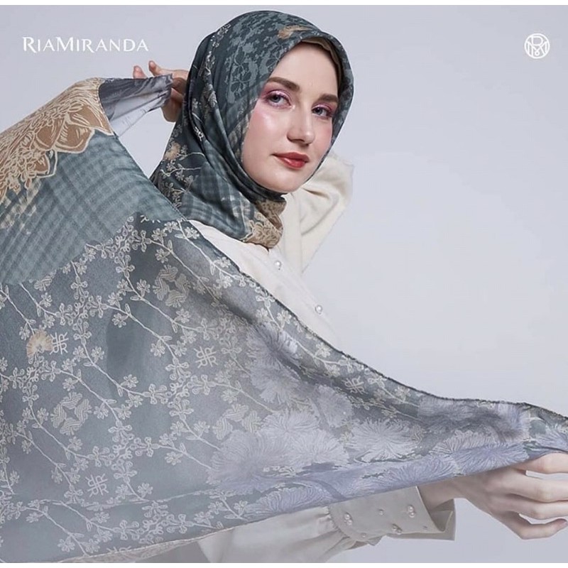 Preloved Ria Miranda Fobi Scarf