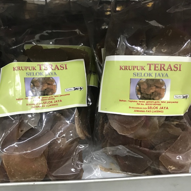 

Kerupuk terasi khas juwana