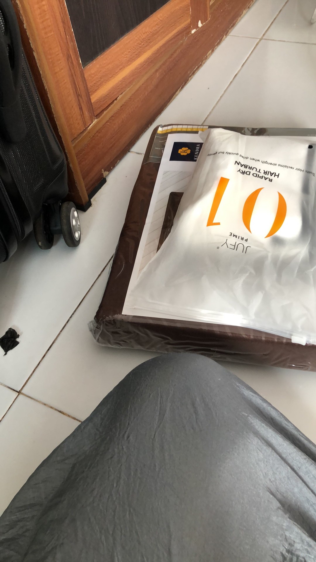 Sprei Kendra Polos 160x200 Tinggi 25 Emboss - Jacquard Hotel Bedding - Minimalis Murah