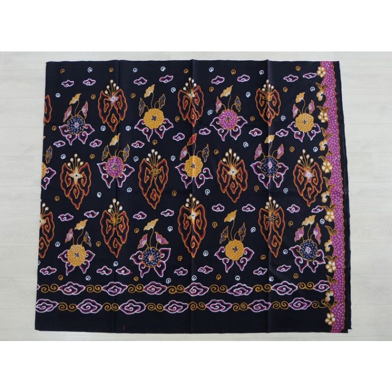 kain batik full tulis asli khas trusmi cirebon pekalongan bahan katun motif warna dasar hitam batik 