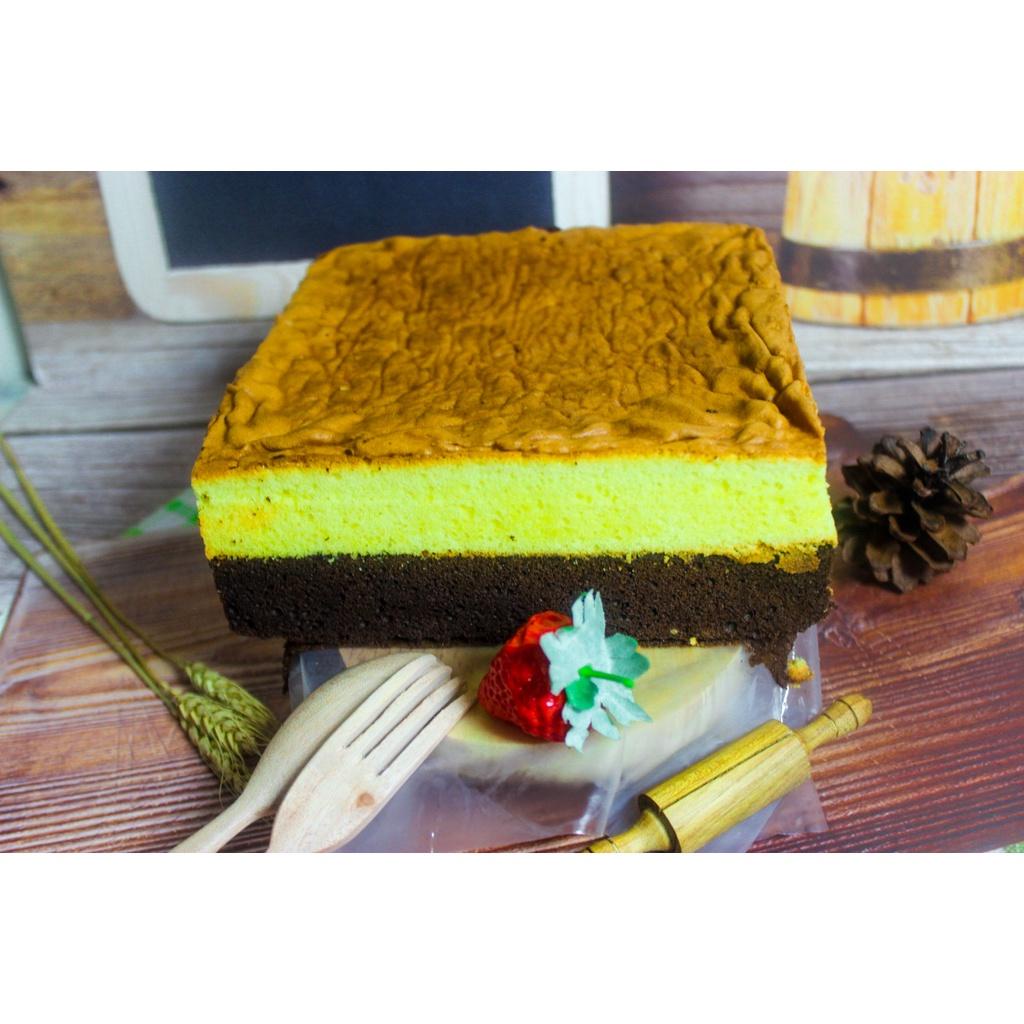 

Lapis Mandarin Premium / Kue Lapis Homemade / Oleh-Oleh Khas Daerah Ori dan Paling Laris
