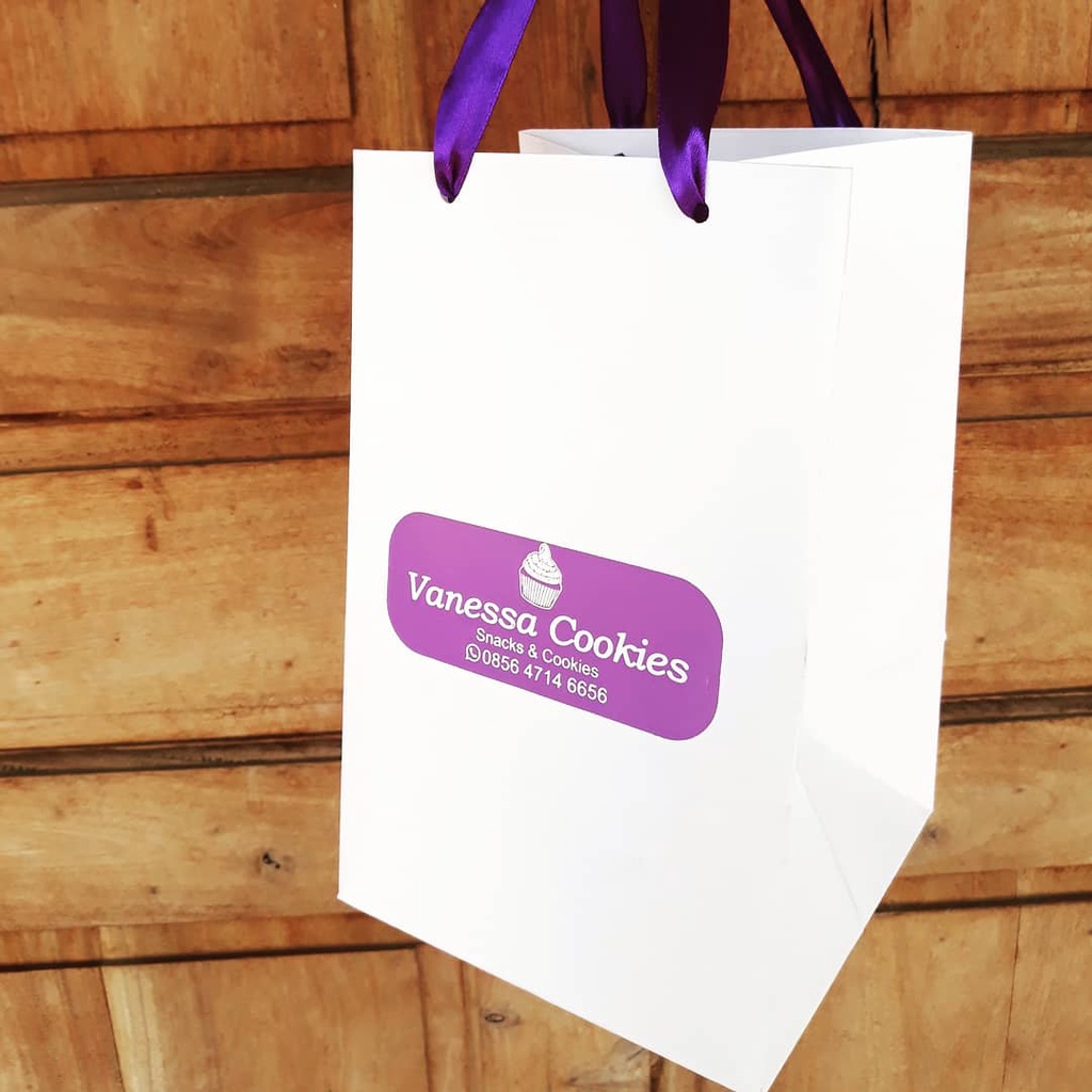 

PAPERBAG CUSTOM PUTIH (SIZE P 10 L 8 T 27) / TAS KERTAS / TAS KERTAS PUTIH / PAPERBAG SKINCARE / PACKAGING PRODUK / PAPERBAG WEDDING / PAPERBAG SOUVENIR / BUNGKUS SOUVENIR / HAMPERS / PACKAGING SOUVENIR