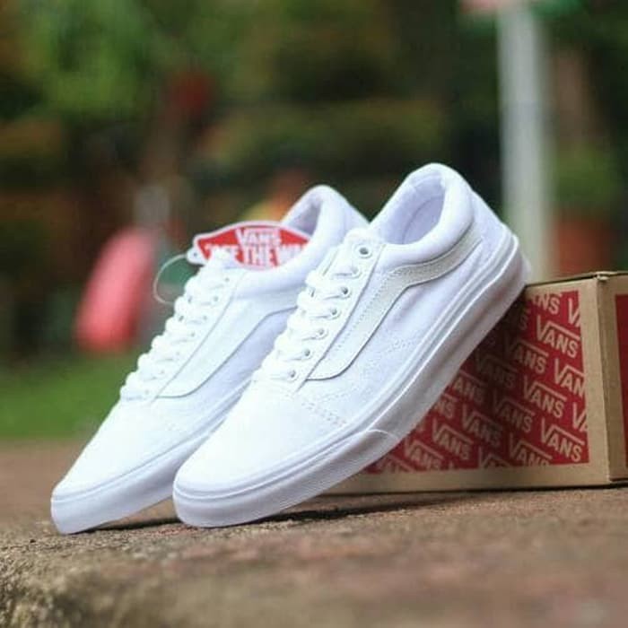 white vans old skools