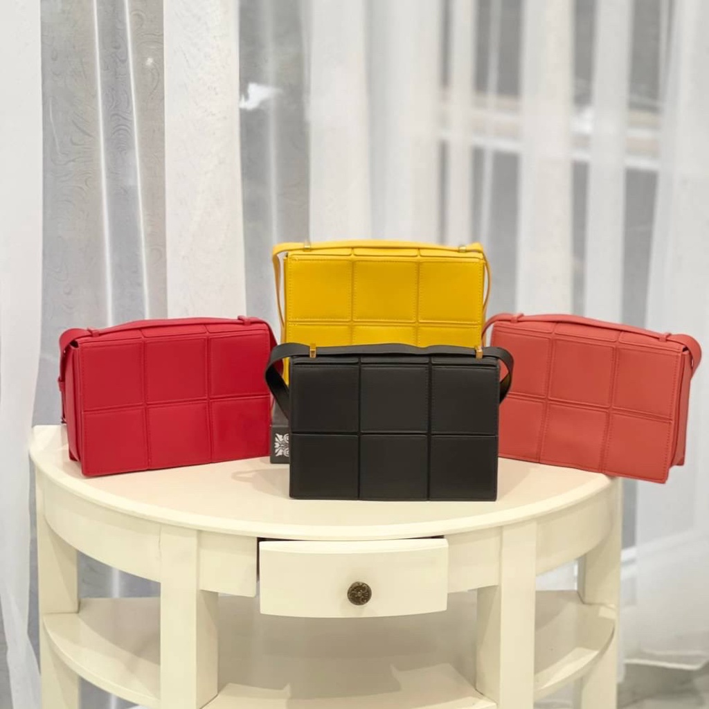 CNK Textured Panelled Shoulder Bag Fashion Import (C949)