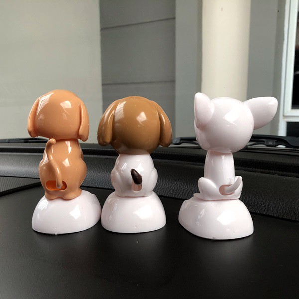 DOGGY ANJING SOLAR POWER Boneka Figure Miniatur Pajangan Mobil Goyang Kepala Shacking Head