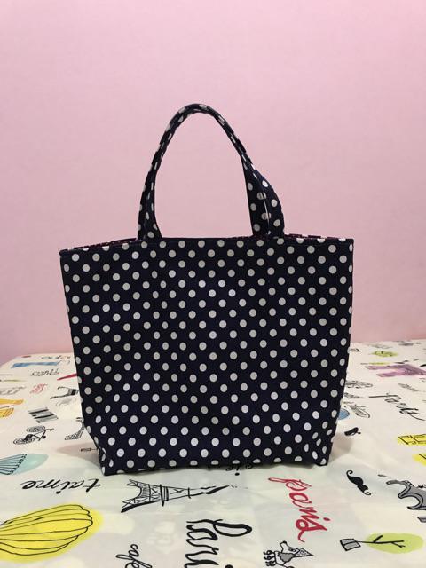Kanvas Lokal Polkadot Sedang