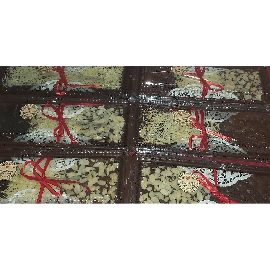 

BROWNIES Panggang Dark Chocolate 3 TOPPING