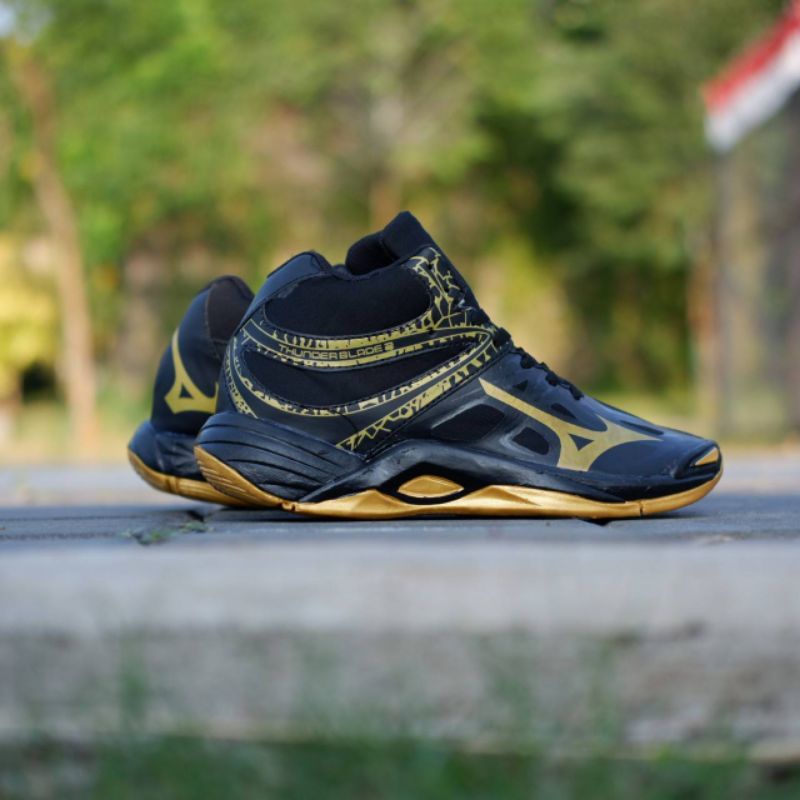 Sepatu Voli Mizuno ThunderBlade High 2.0 Pria. Ukuran 39-43