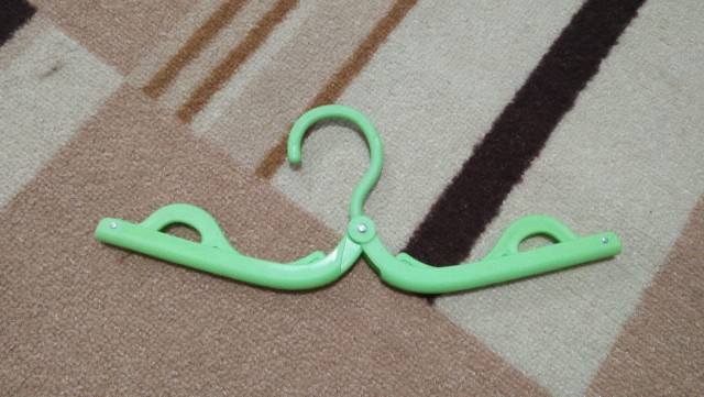 Gantungan Baju Lipat