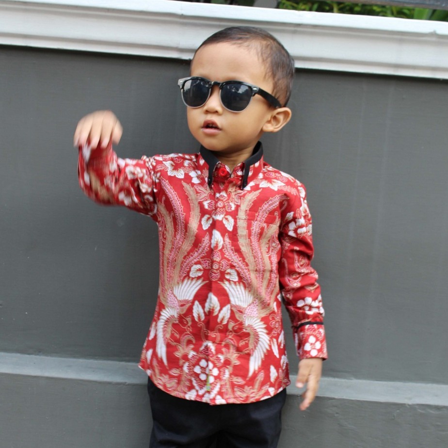 Kemeja batik anak laki-laki lengan panjang almelkidsbatik.Baju batik anak laki warna merah maroon