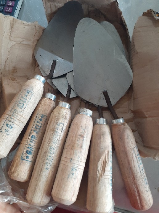 Sendok Semen Tanah Taman Kecil Lancip Gagang Kayu Murah