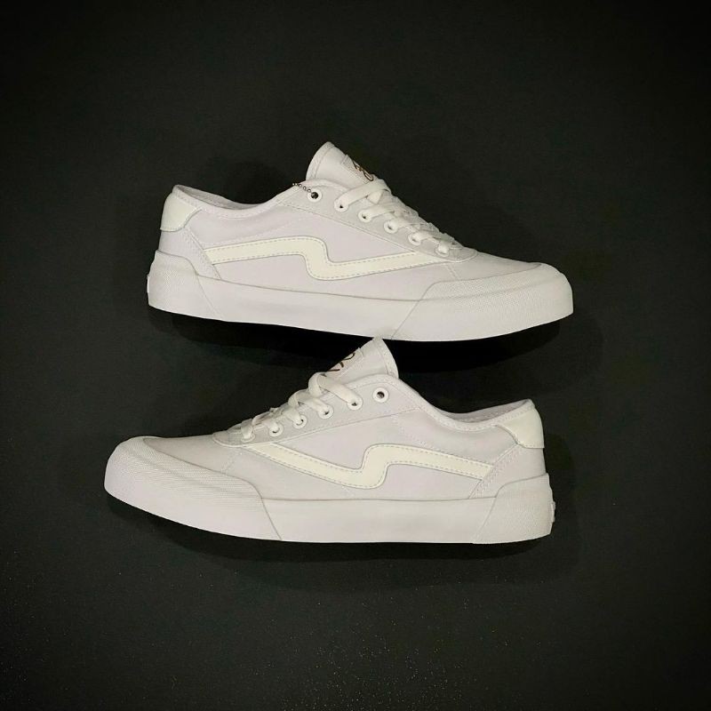 Patrobas Ivan Low Triple White Original Sepatu Patrobas Ivan Triple White Low Sepatu All White Murah