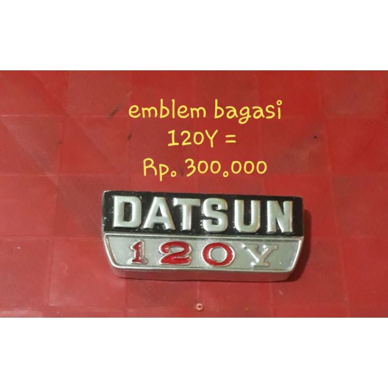 Emblem Logo Bagasi Datsun 120Y