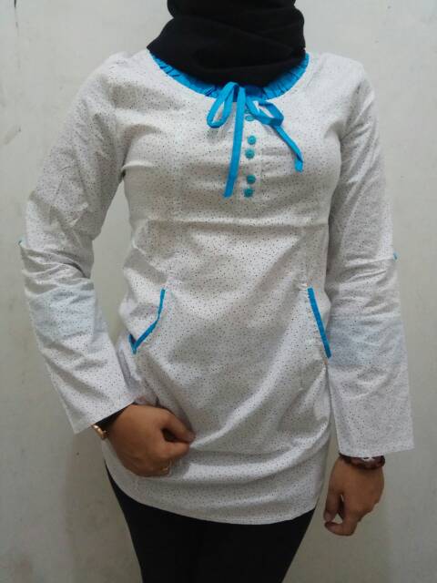 Blouse panjang wanita motif polkadot