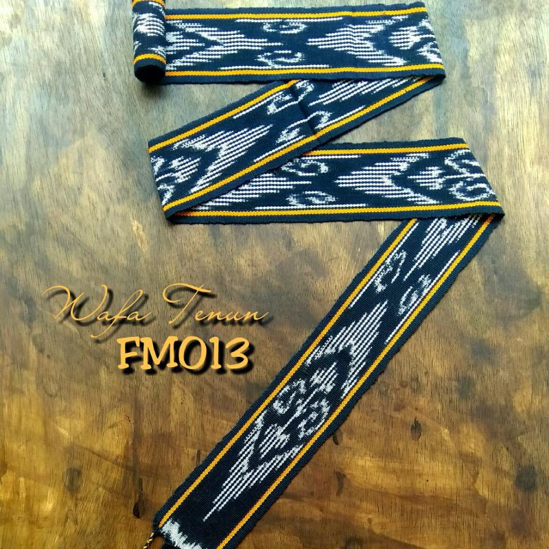 Ikat Kepala Tenun Dayak