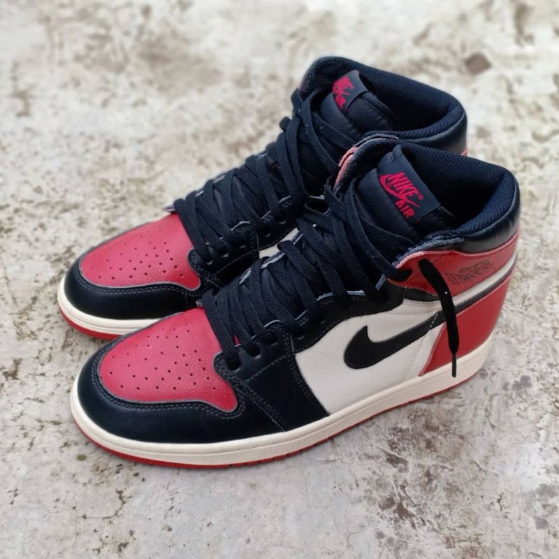 Nike Air Jordan 1 High OG "Bred toe" sepatu bekas second