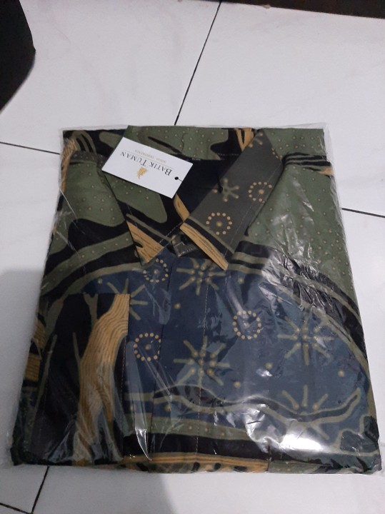Pondrakarna Mint Green Kemeja Batik Pria Warna Hijau Pastel Batik Mega Mendung Bahan Katun