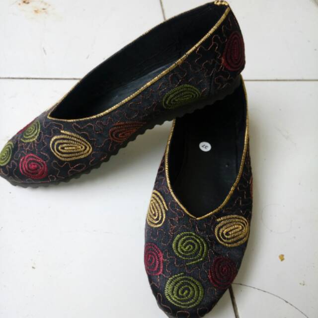 Sepatu bordir alus halus bali
