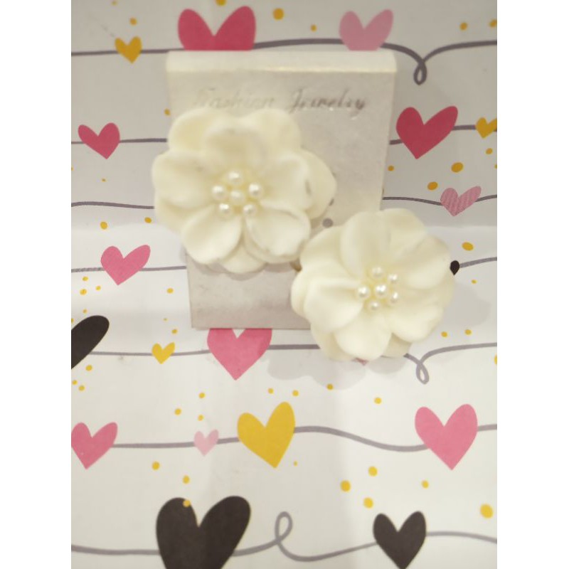 Anting Bunga Putih