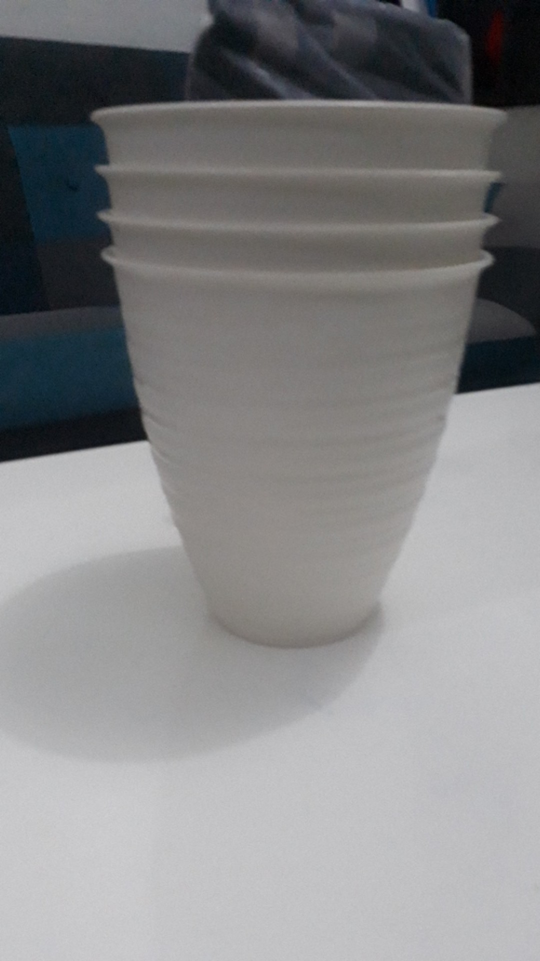 Pot Bunga Plastik Putih Tawon Tirus / Pirus 18 Cm