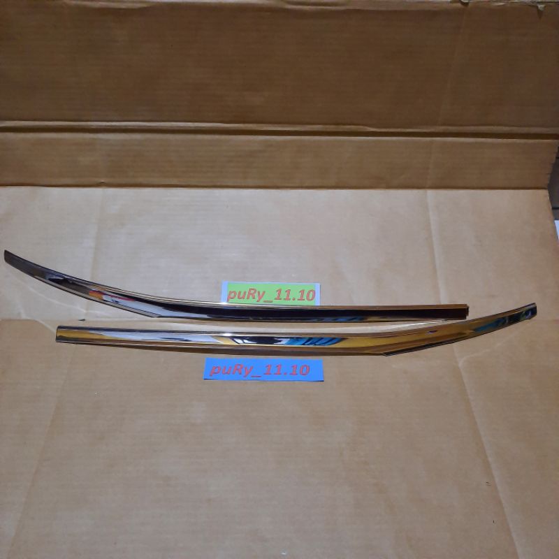 List lis Kaca Belakang Innova Reborn/innova venturer Original Part P5405-0KA03