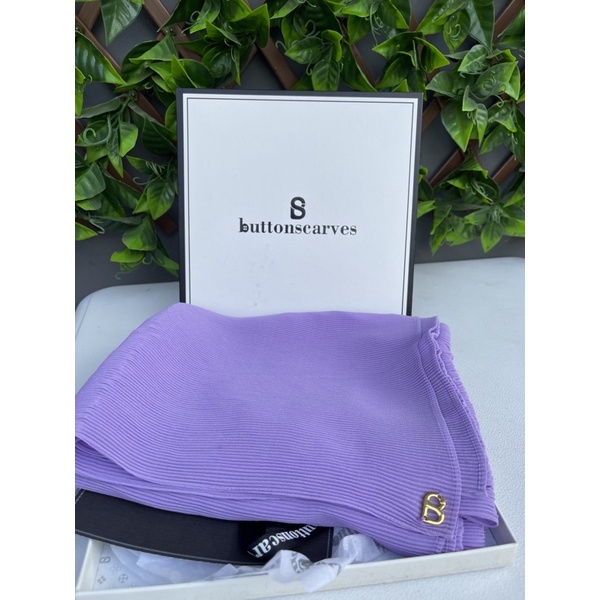 everyday plated shawl lavender buttonscarves