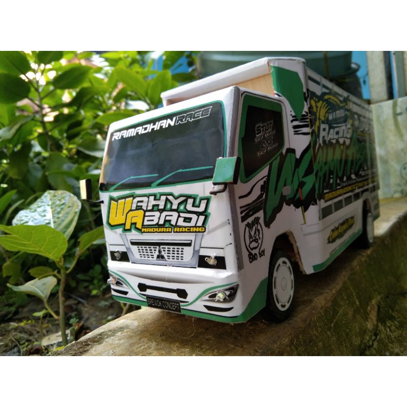 MINIATUR TRUK WAHYU ABADI 2 Miniatur truck awahyu Abadi Putih