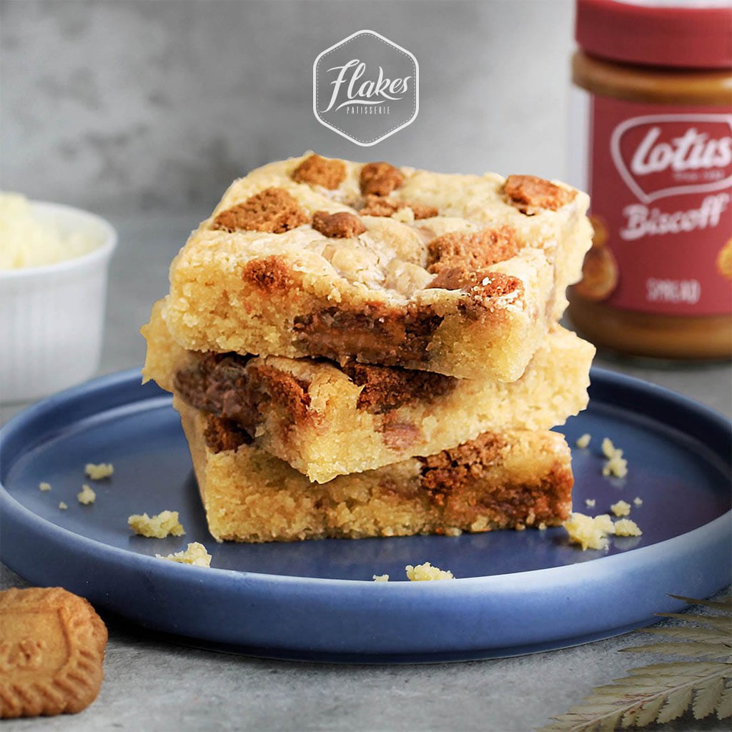 

FLAKES Premium Cheesy Biscoff Blondies - BROWNIES - BELGIAN CHOCOLATE