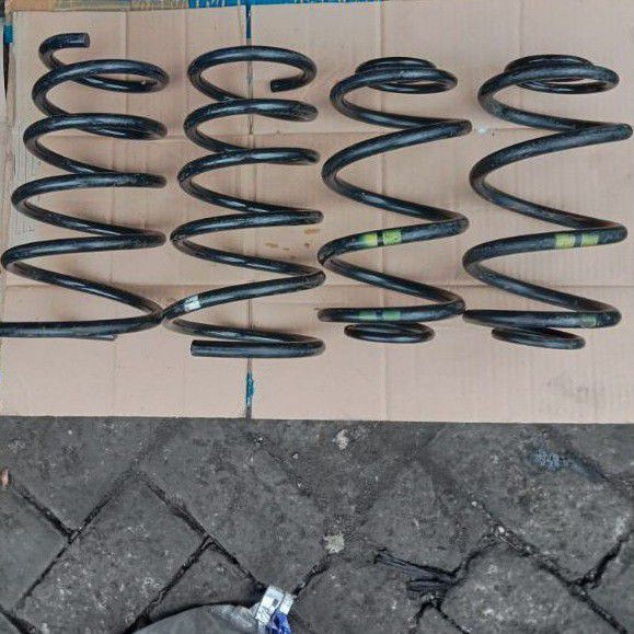 per spiral shock breaker toyota avanza xenia 4pcs depan belakang original