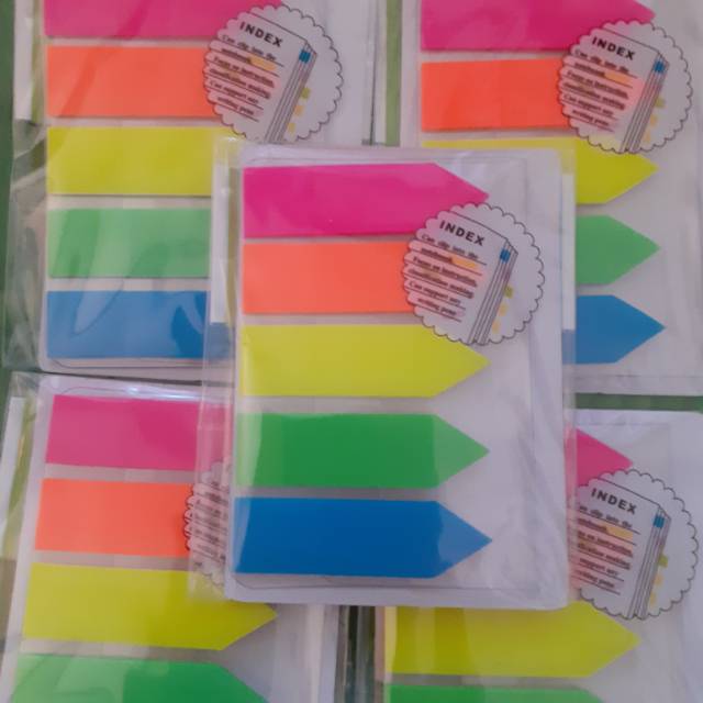 

Pembatas Buku pelangi warna warni cerah