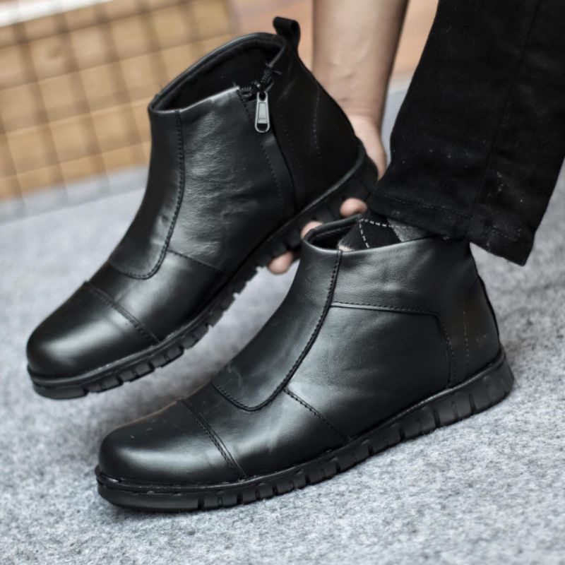 Carrybeus Sepatu Boots Pria Casual Formal Resleting Hitam Kulit Asli Santai Kerja Touring Biker