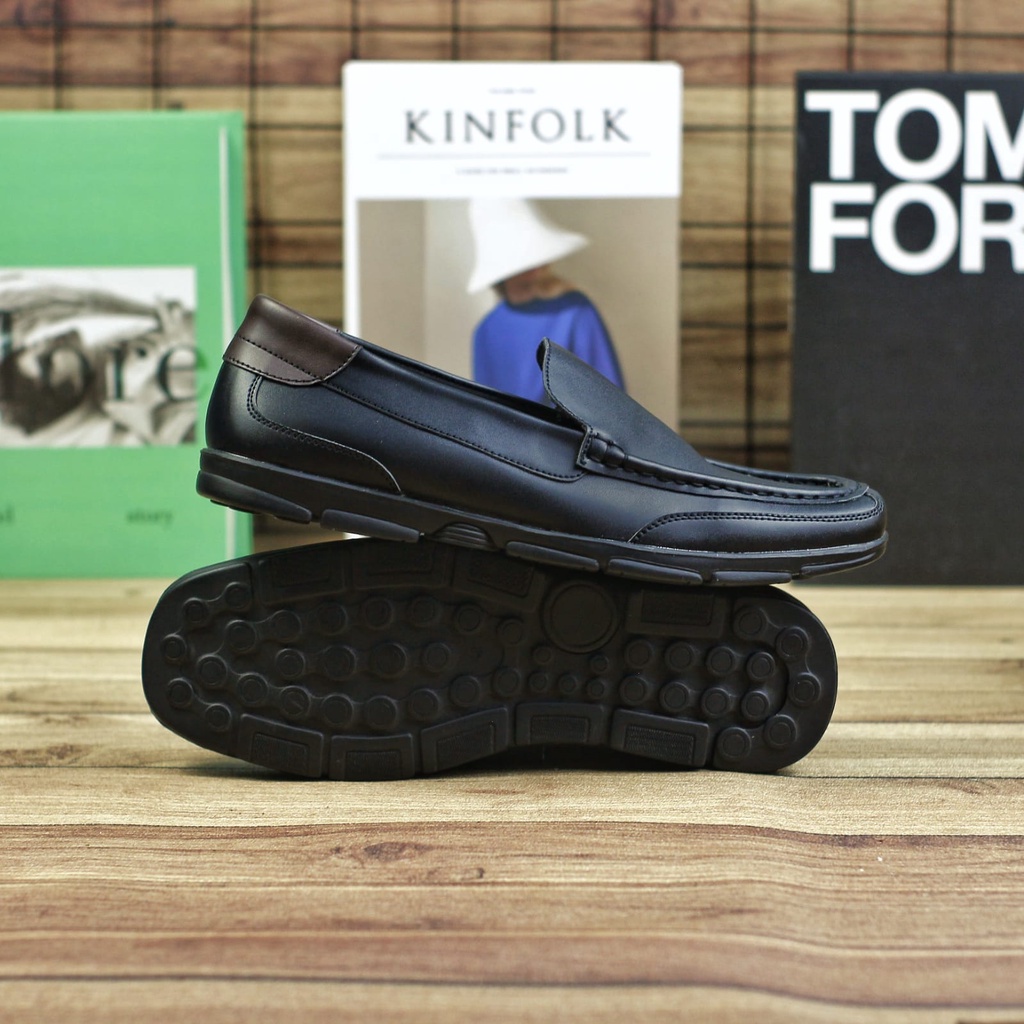 ZOMA Sepatu Kasual Slip On Pria Kulit Sintetik Simple Original Footwear Sepatu Pantofel Pria Casual Kerja Kantor
