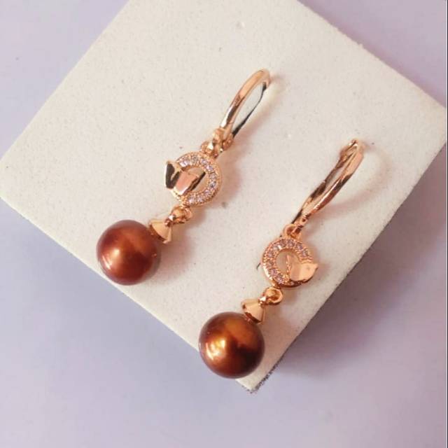 ( 008 ) Anting Bulat Panjang Kupu Mutiara Air Tawar Asli | Mutiara Lombok | bahan Rodium