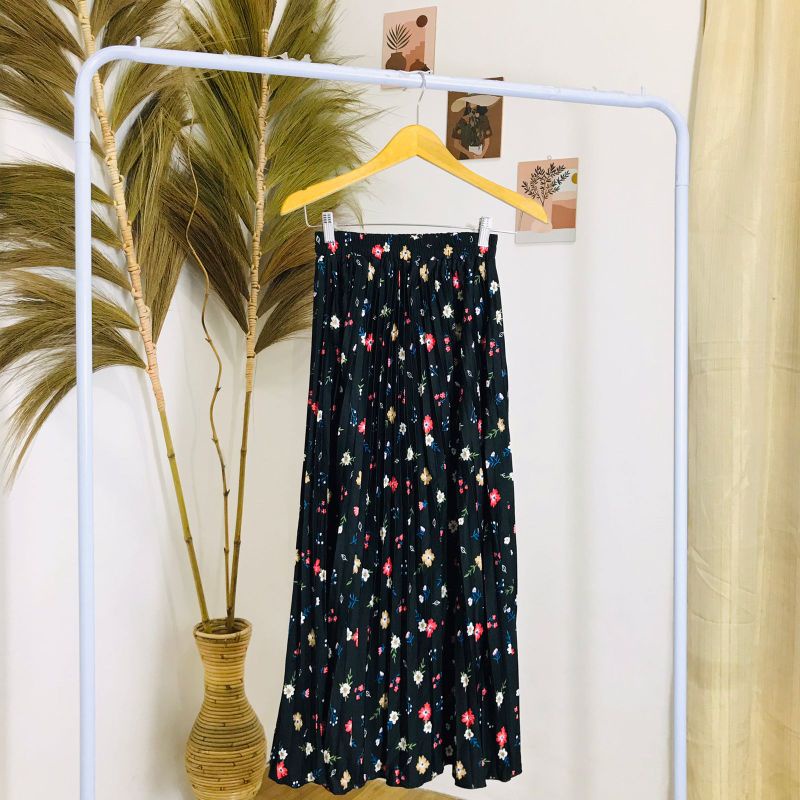 ROK PLISKET BUNGA DAISY / ROK PLISKET PREMIUM / ROK WANITA-Rose hitam