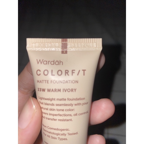 Wardah Colorfit Foundation