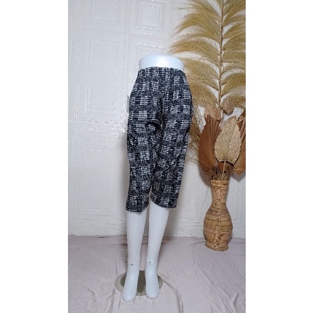 CELANA PENDEK PENSIL WANITA WAFLE