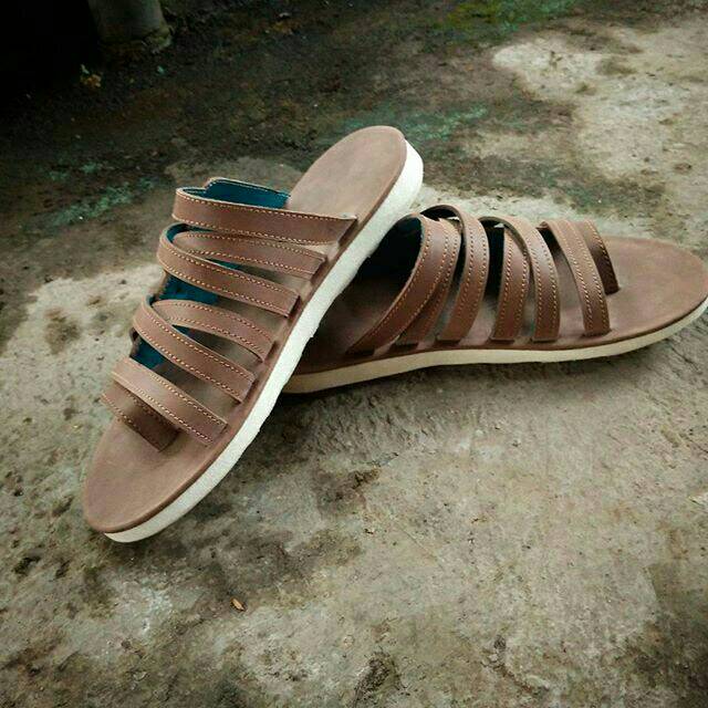 Sendal kulit pria wengges unik