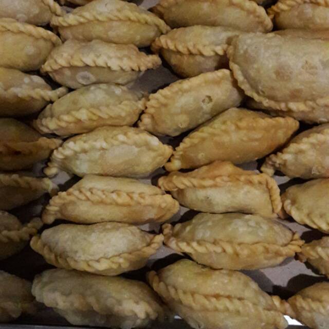 

Pastel ayam dan sayuran