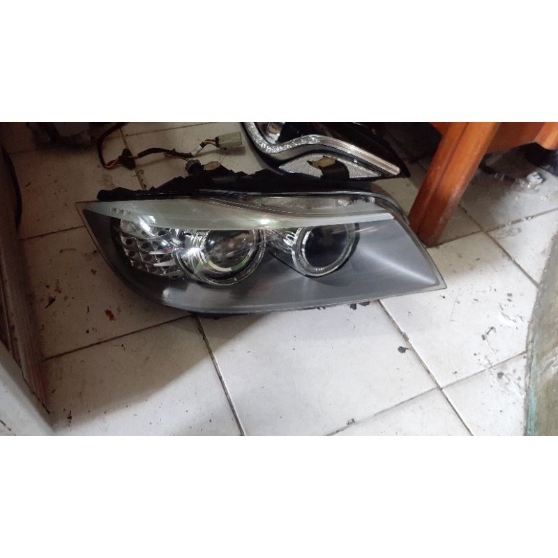 Head lamp BMW E90 Facelift kanan