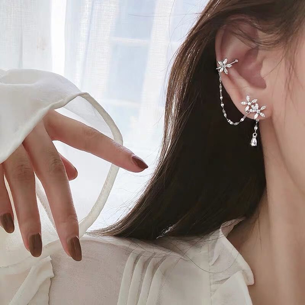 Anting Tusuk Gantung Asimetris Desain Bunga Hias Kristal Aneka Warna Gaya Korea Untuk Wanita