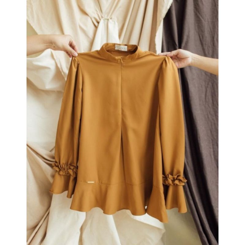 clara blouse wearing klamby