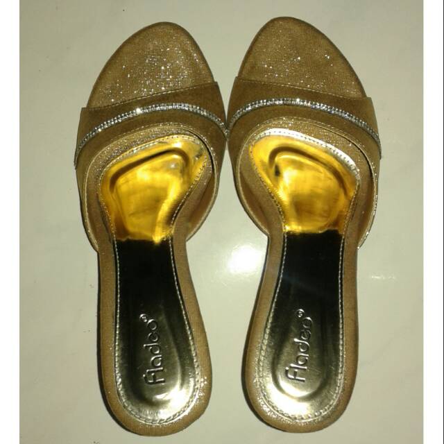 Preloved FLADEO GOLD HIGH HEELS Diskon 60%