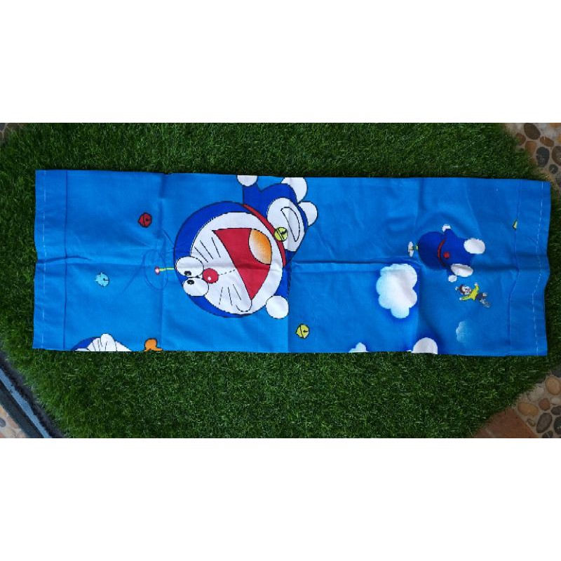 sarung bantal doraemon guling